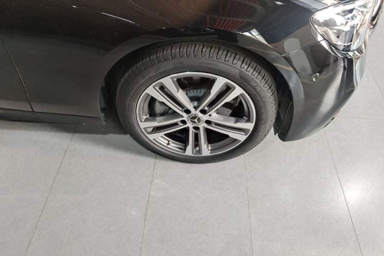 Used Mercedes-Benz E-Class 2022 Second Facelift E 260 L Sport Edition Right Front Wheel Hub