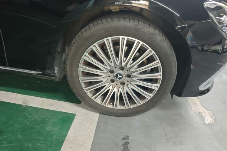 Used Mercedes-Benz E-Class 2022 Second Facelift E 300 L Fashion Edition Right Front Wheel Hub