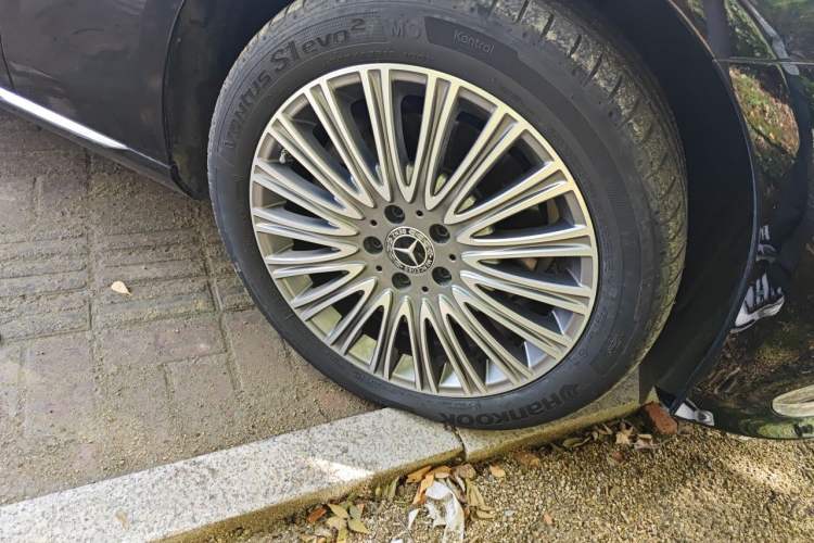 Used Mercedes-Benz E-Class 2022 Revised Version E 300 L Fashion Edition Right Front Wheel Hub