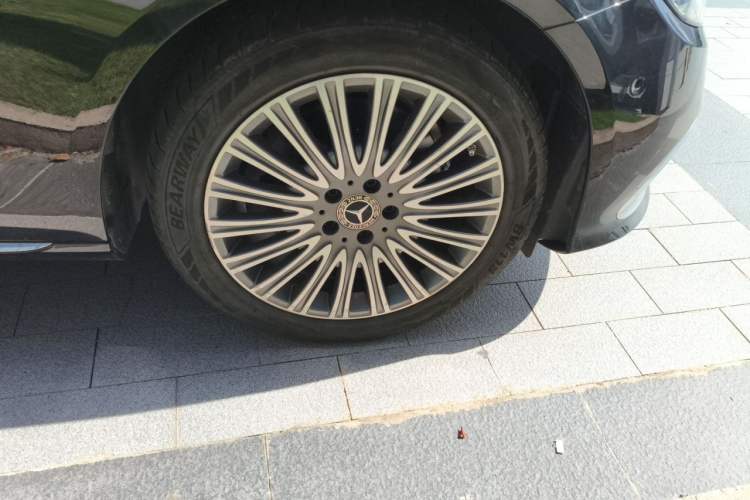 Used Mercedes-Benz E-Class 2022 Revised Version E 300 L Fashion Edition Right Front Wheel Hub