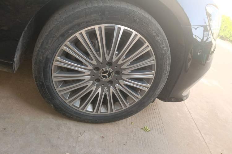 Used Mercedes-Benz E-Class 2022 Revised Version E 300 L Luxury Edition Right Front Wheel Hub
