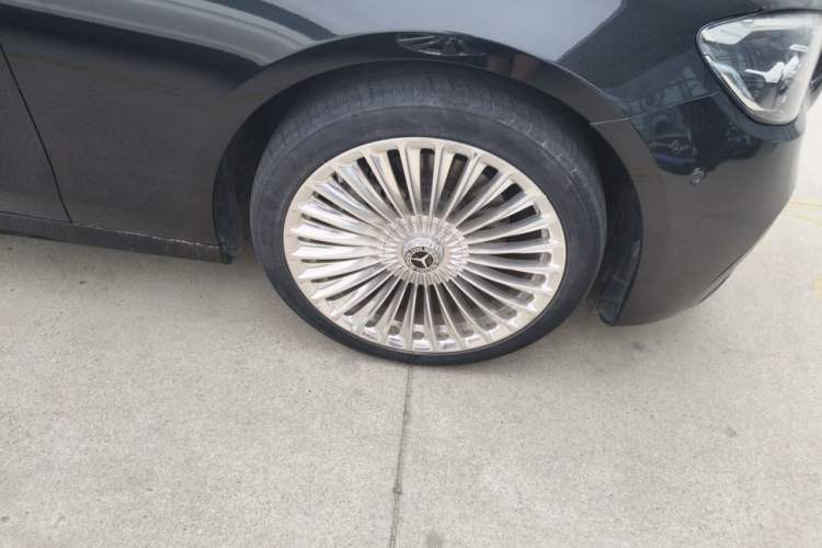 Used Mercedes-Benz E-Class 2022 E 300 Stylish Sports Edition Right Front Wheel Hub