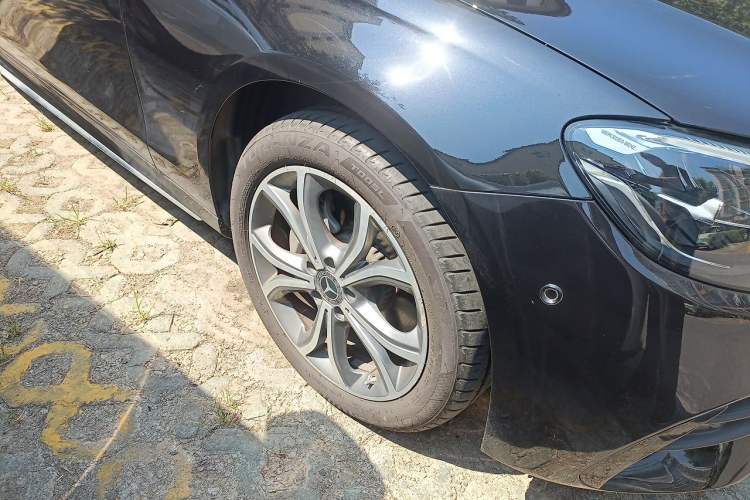 Used Mercedes-Benz E-Class 2022 Revised E 300 L Sporty and Stylish Edition Right Front Wheel Hub