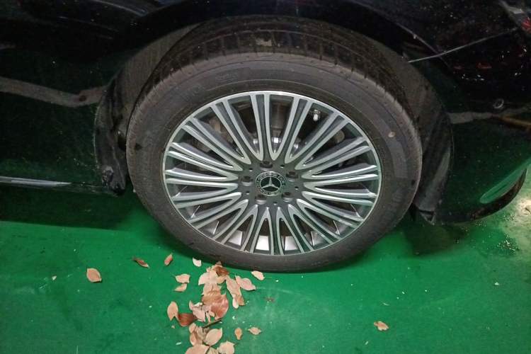 Used Mercedes-Benz E-Class 2022 Updated E 300 L Luxury Edition Right Front Wheel Hub