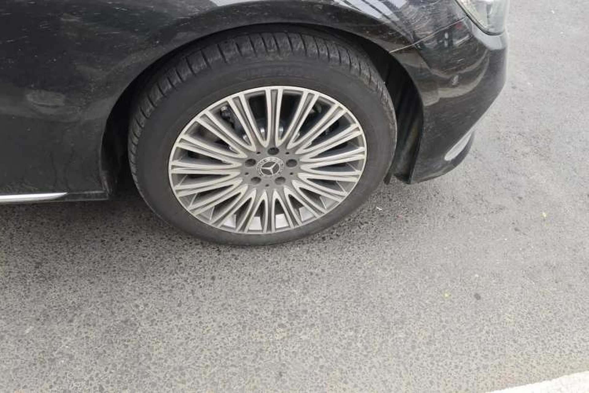 Used Mercedes-Benz E-Class 2022 E 300 L Luxury Model Right Front Wheel Hub