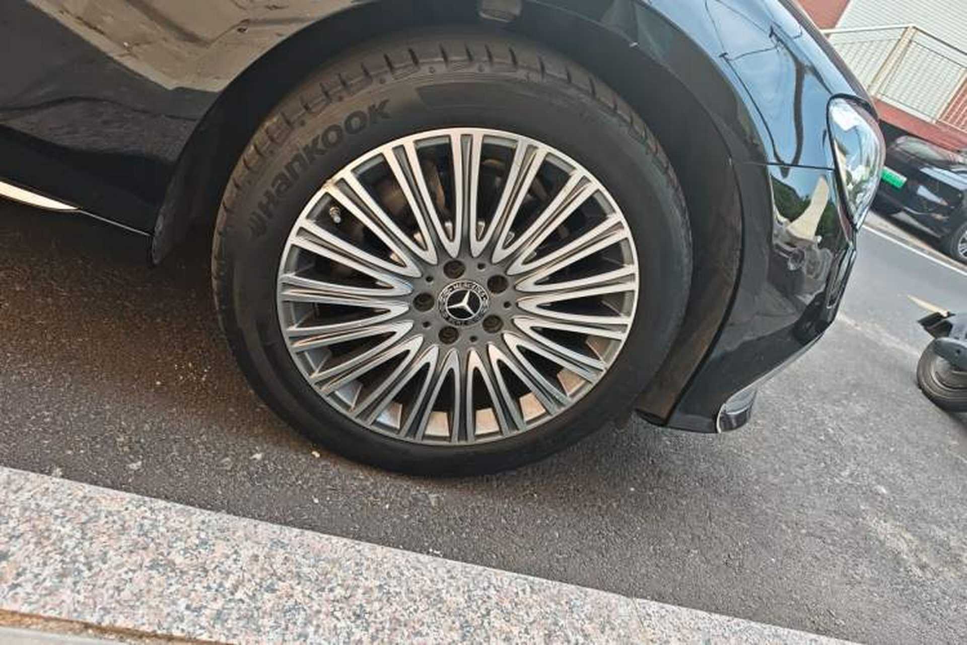 Used Mercedes-Benz E-Class 2022 Second Facelift E 300 L Luxury Edition Right Front Wheel Hub