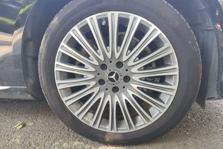Used Mercedes-Benz E-Class 2022 E 300 L Stylish Model Right Front Wheel Hub