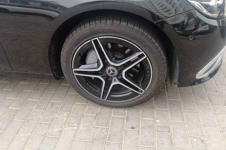 Used Mercedes-Benz E-Class 2022 E 300 Stylish Sports Edition Right Front Wheel Hub