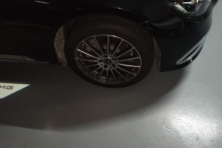 Used Mercedes-Benz E-Class 2022 Updated E 260 L Right Front Wheel Hub
