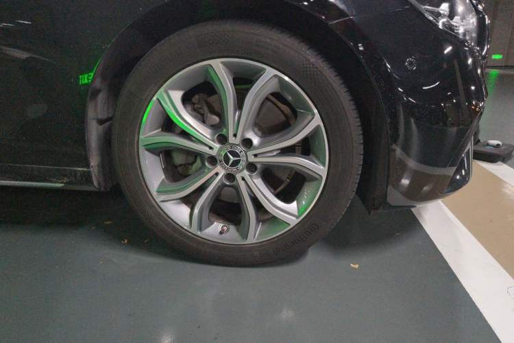 Used Mercedes-Benz E-Class 2022 E 300 L Sporty and Stylish Model Right Front Wheel Hub