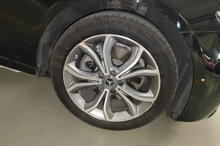 Used Mercedes-Benz E-Class 2022 Revised Version E 300 L Sporty and Stylish Edition Right Front Wheel Hub