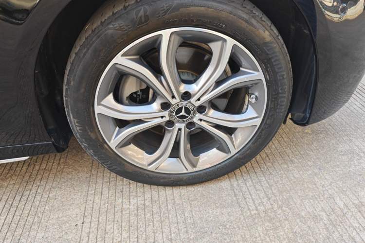 Used Mercedes-Benz E-Class 2022 Revised Version E 300 L Sport Luxury Edition Right Front Wheel Hub