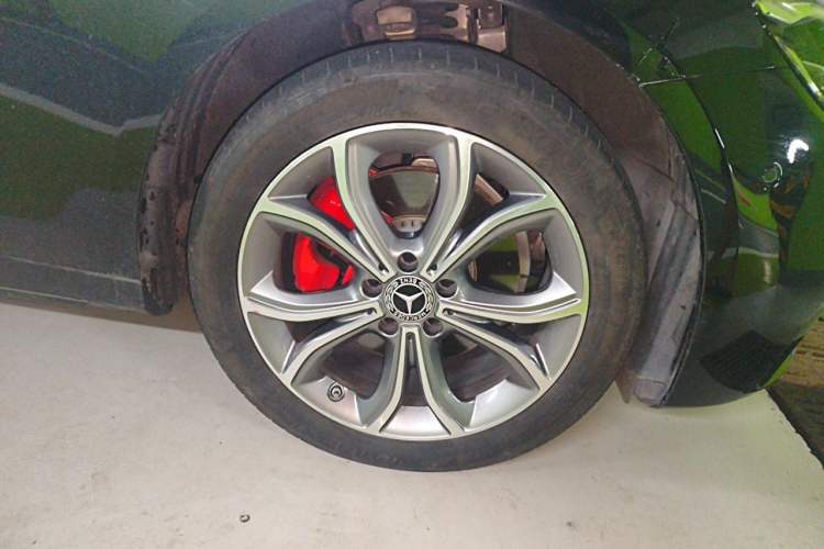 Used Mercedes-Benz E-Class 2022 E 300 L Sporty and Stylish Model Right Front Wheel Hub