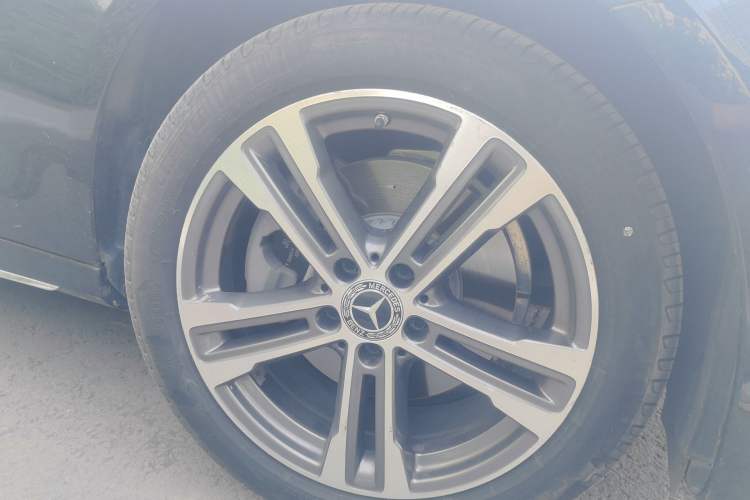 Used Mercedes-Benz E-Class 2022 E 260 L Right Front Wheel Hub