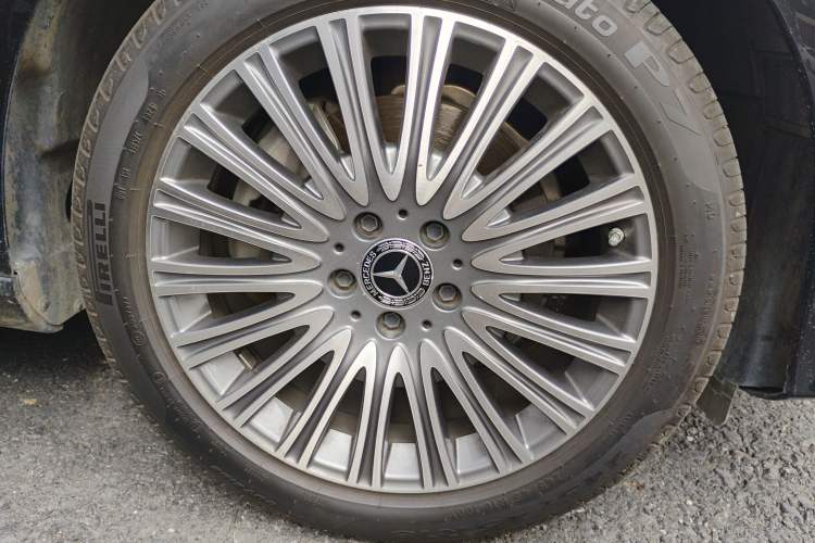 Used Mercedes-Benz E-Class 2022 Revised Version E 300 L Luxury Edition Right Front Wheel Hub