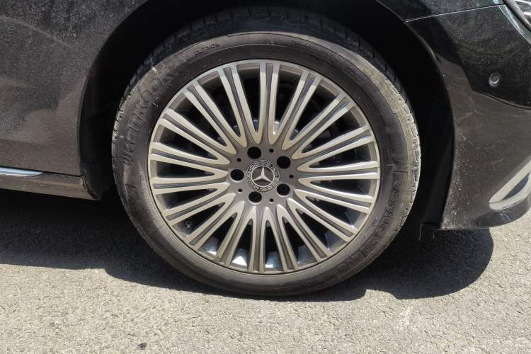 Used Mercedes-Benz E-Class 2022 Updated E 300 L Luxury Edition Right Front Wheel Hub