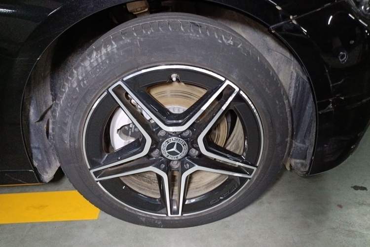 Used Mercedes-Benz E-Class 2022 E 300 Stylish Sports Edition Right Front Wheel Hub