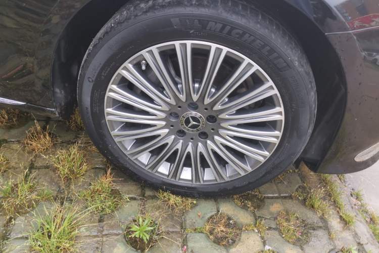 Used Mercedes-Benz E-Class 2022 Second Facelift E 300 L Luxury Edition Right Front Wheel Hub