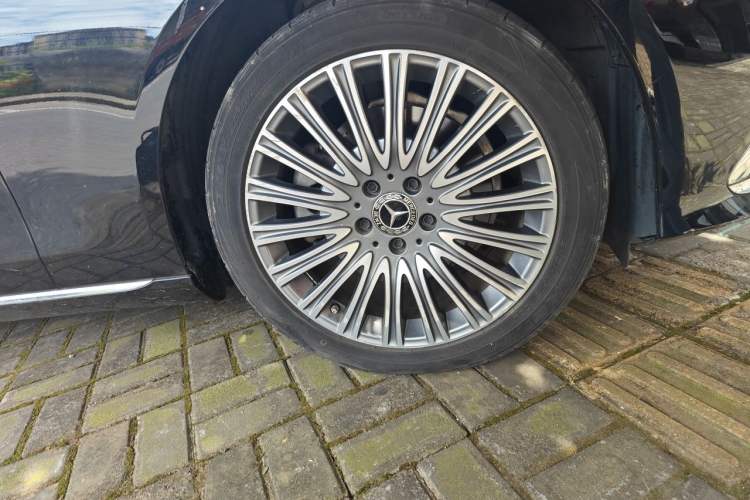 Used Mercedes-Benz E-Class 2022 Updated E 300 L Luxury Edition Right Front Wheel Hub
