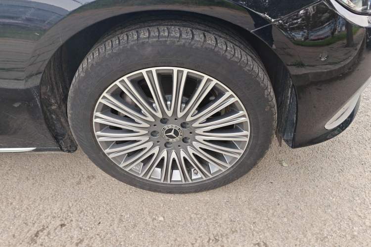 Used Mercedes-Benz E-Class 2022 Updated E 300 L Luxury Edition Right Front Wheel Hub