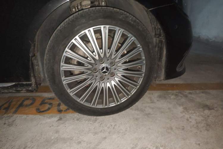Used Mercedes-Benz E-Class 2022 E 300 L Premium Edition Right Front Wheel Hub