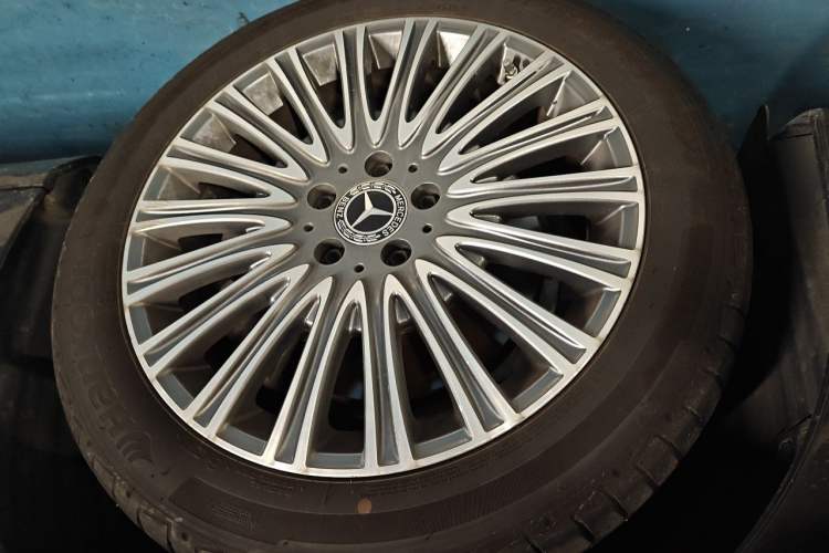 Used Mercedes-Benz E-Class 2022 Second Facelift E 300 L Fashion Edition Right Front Wheel Hub