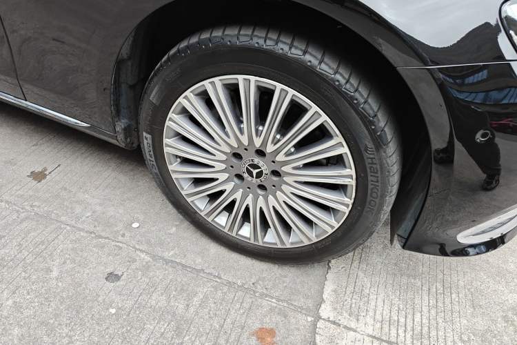 Used Mercedes-Benz E-Class 2022 Updated E 300 L Luxury Edition Right Front Wheel Hub