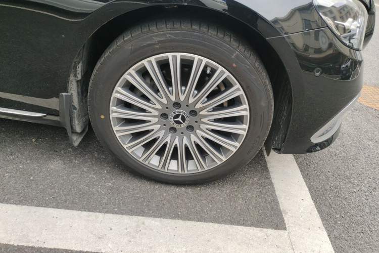 Used Mercedes-Benz E-Class 2022 E 300 L Luxury Model Right Front Wheel Hub