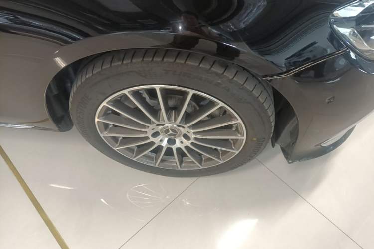 Used Mercedes-Benz E-Class 2022 E 260 L Right Front Wheel Hub