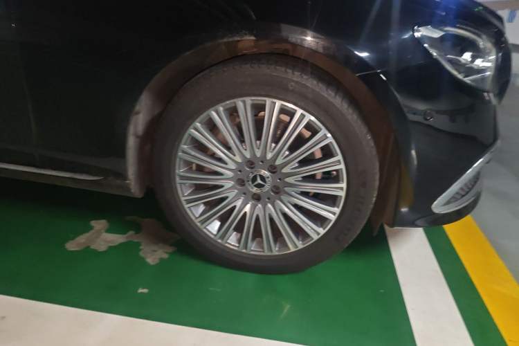 Used Mercedes-Benz E-Class 2022 E 300 L Premium Edition Right Front Wheel Hub