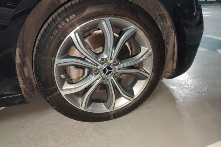 Used Mercedes-Benz E-Class 2022 Updated E 300 L Luxury Edition Right Front Wheel Hub