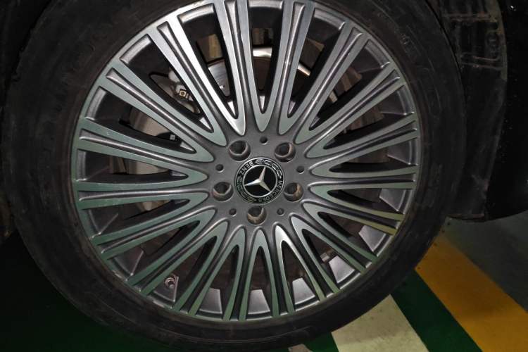 Used Mercedes-Benz E-Class 2022 Second Facelift E 300 L Fashion Edition Right Front Wheel Hub