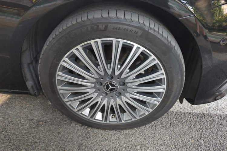 Used Mercedes-Benz E-Class 2022 Updated E 300 L Stylish Edition Right Front Wheel Hub