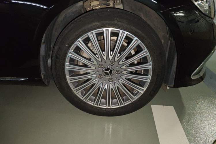 Used Mercedes-Benz E-Class 2022 Updated E 300 L Stylish Edition Right Front Wheel Hub