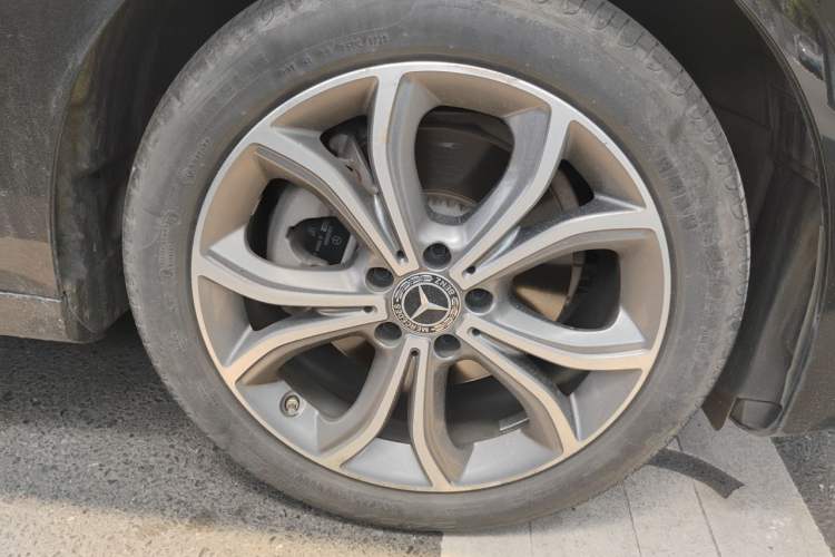 Used Mercedes-Benz E-Class 2022 Revised E 300 L Sporty and Stylish Edition Right Front Wheel Hub