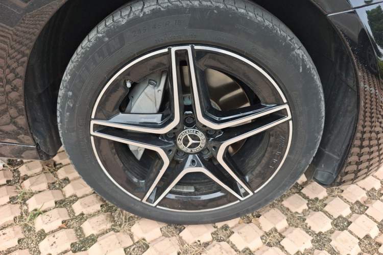 Used Mercedes-Benz E-Class 2022 E 300 Stylish Sports Edition Right Front Wheel Hub