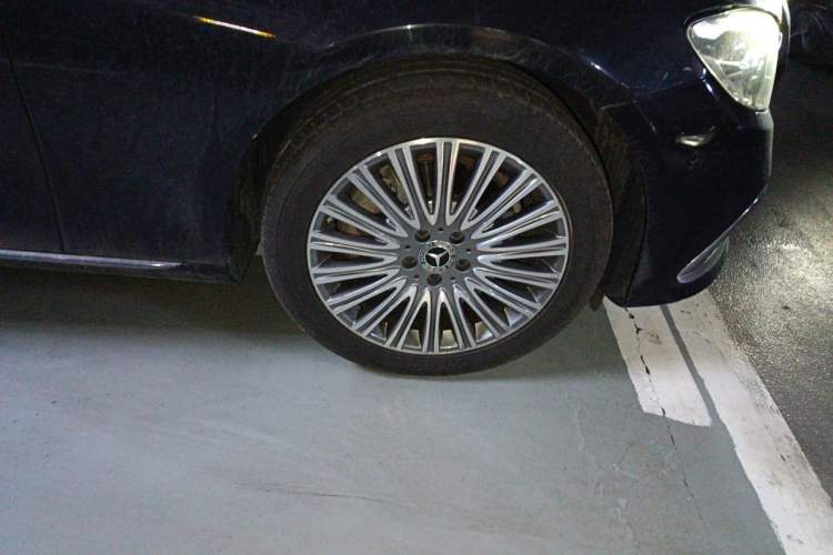Used Mercedes-Benz E-Class 2022 Updated E 300 L Stylish Edition Right Front Wheel Hub