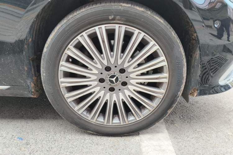 Used Mercedes-Benz E-Class 2022 Updated E 300 L Luxury Edition Right Front Wheel Hub