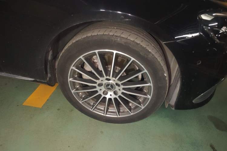 Used Mercedes-Benz E-Class 2022 E 260 L Right Front Wheel Hub