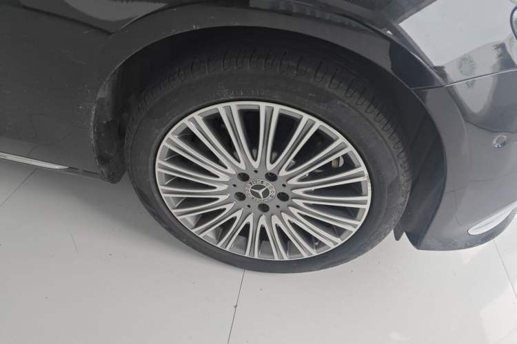Used Mercedes-Benz E-Class 2022 Updated E 300 L Luxury Edition Right Front Wheel Hub