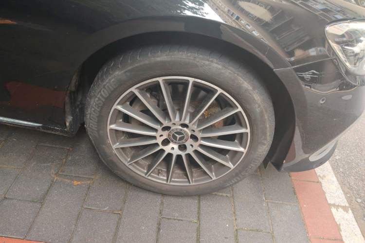 Used Mercedes-Benz E-Class 2022 E 260 L Right Front Wheel Hub