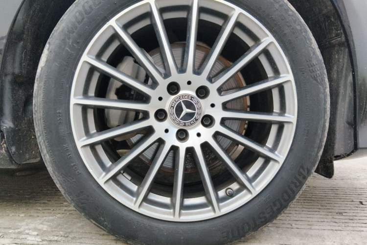 Used Mercedes-Benz E-Class 2022 E 260 L Right Front Wheel Hub