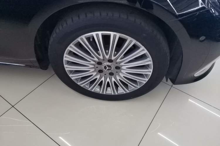 Used Mercedes-Benz E-Class 2022 Second Facelift E 300 L Luxury Edition Right Front Wheel Hub