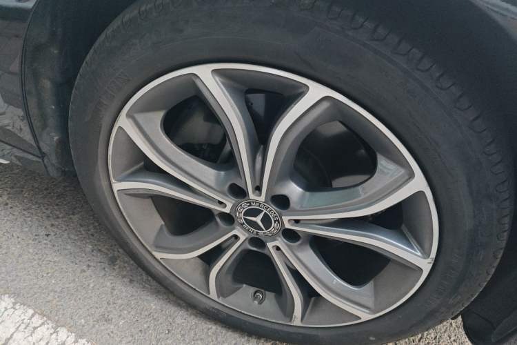 Used Mercedes-Benz E-Class 2022 Second Facelift E 300 L Sporty and Stylish Edition Right Front Wheel Hub