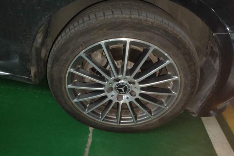 Used Mercedes-Benz E-Class 2022 Second Facelift E 260 L 4MATIC Right Front Wheel Hub