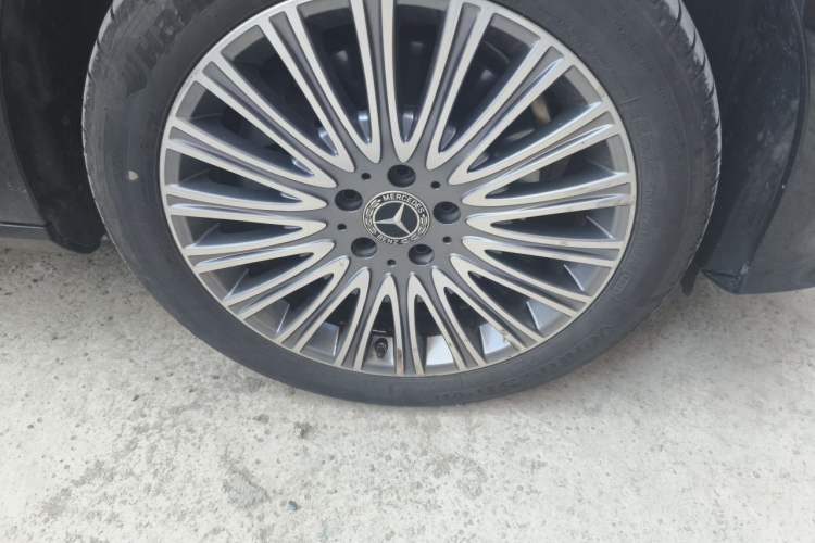 Used Mercedes-Benz E-Class 2022 Second Facelift E 300 L Fashion Edition Right Front Wheel Hub