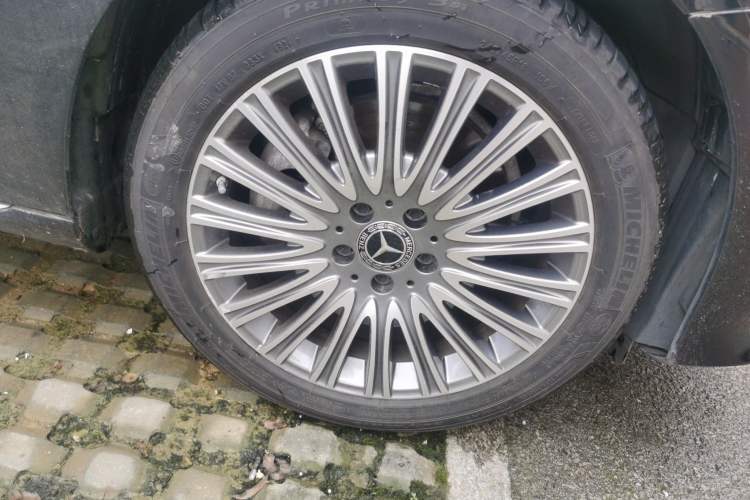 Used Mercedes-Benz E-Class 2022 Revised Version E 300 L Luxury Edition Right Front Wheel Hub