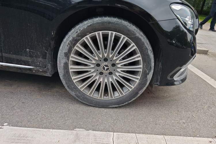 Used Mercedes-Benz E-Class 2022 E 300 L Luxury Model Right Front Wheel Hub
