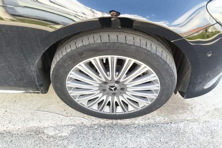 Used Mercedes-Benz E-Class 2022 Updated E 300 L Stylish Edition Right Front Wheel Hub