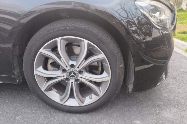 Used Mercedes-Benz E-Class 2022 Second Facelift E 300 L Luxury Edition Right Front Wheel Hub